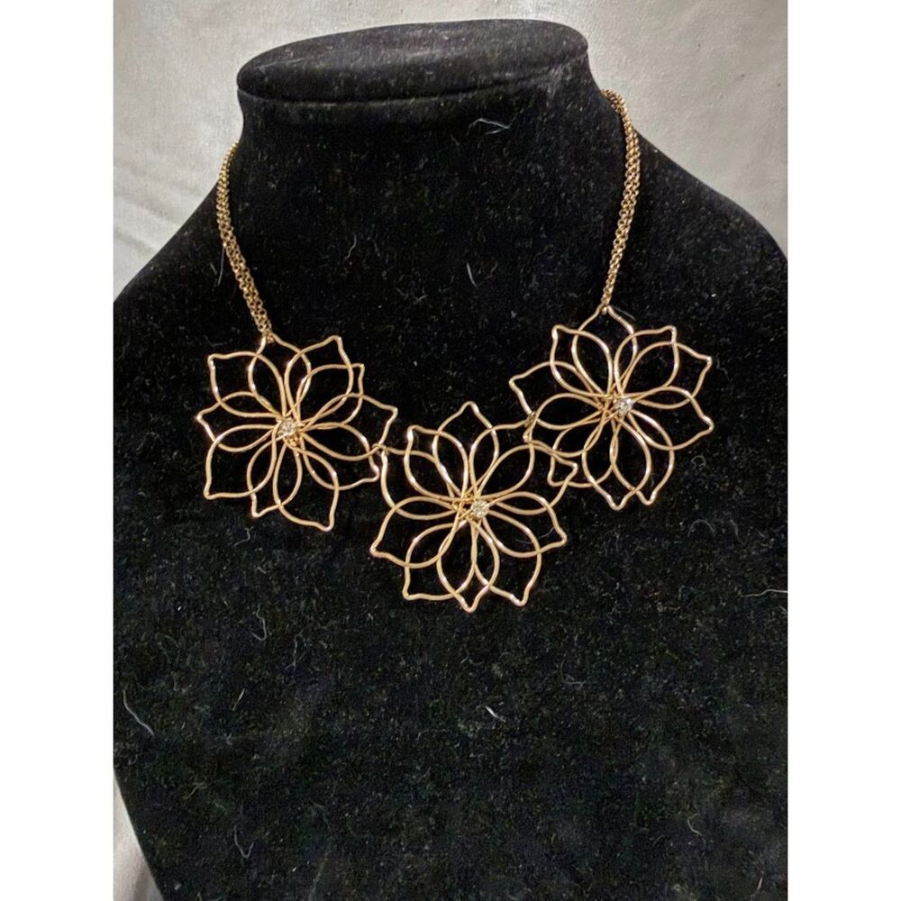 🌴Gold Wire Flower Necklace with Crystal Rhinestones